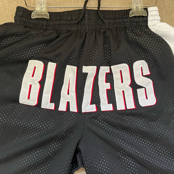 Just Don black Blazers retro shorts. Size L. Good condition. Lightly worn - Picture 3 of 4